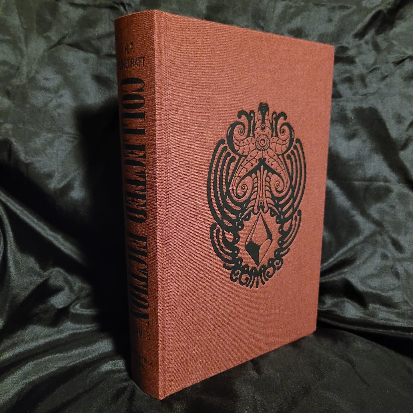 H.P. Lovecraft Collected Fiction Volume 3 edited by S.T. Joshi (Chiroptera Press, 2025) Illustrated by Karmazid
