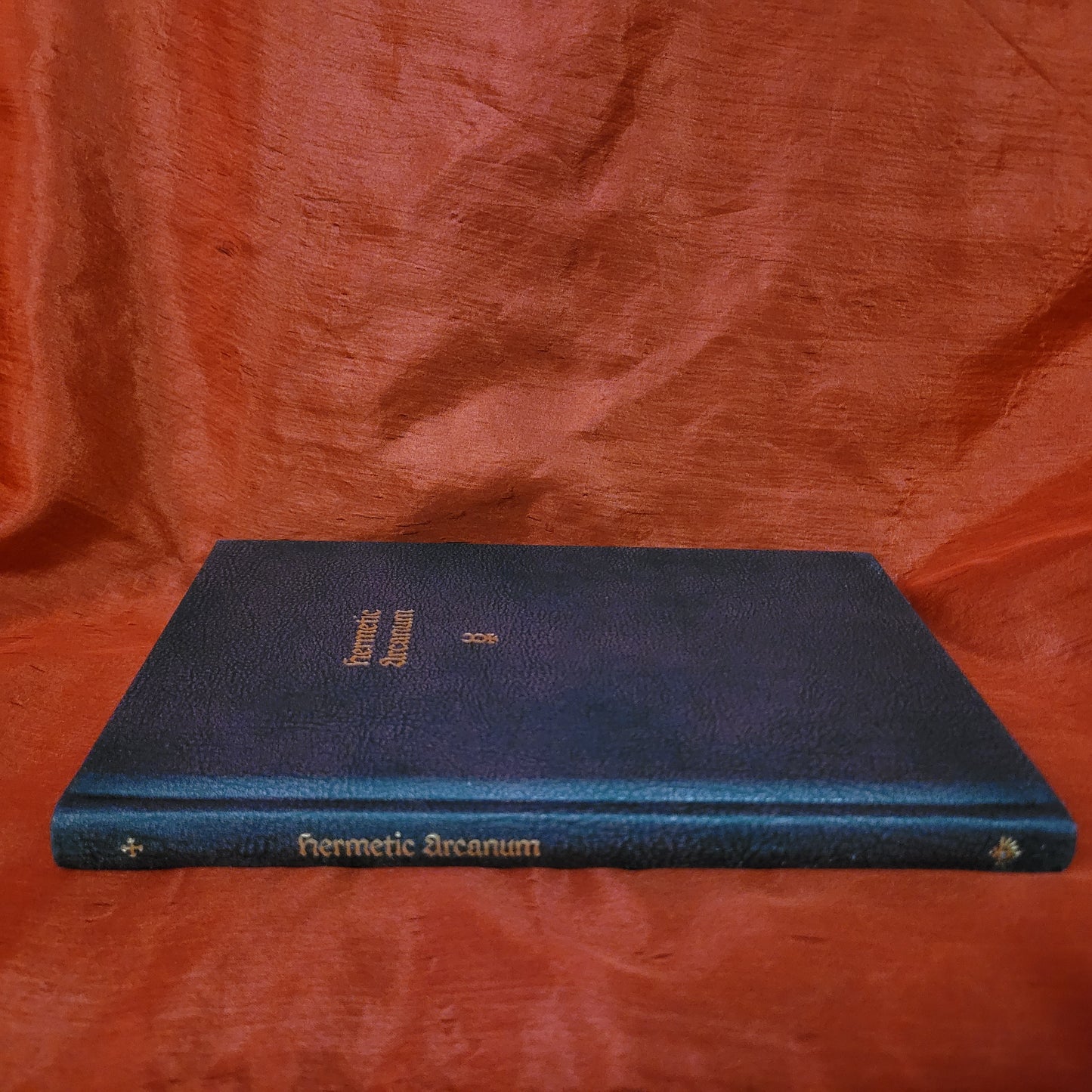 Hermetic Arcanum
by Jean d’Espagnet (Aula Lucis, 2023) Classic Hardback Edition Limited to 360 Copies